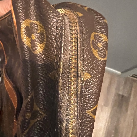 Louis Vuitton Brown Monogram Vintage Crossbody Bag - Picture 13 of 16